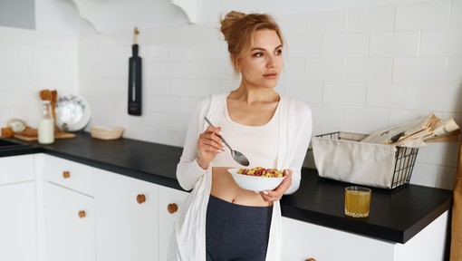 Najbolj zdrav obrok na svetu: topi maščobo in krepi imunski sistem, lahko pa ga vzamete tudi na delo