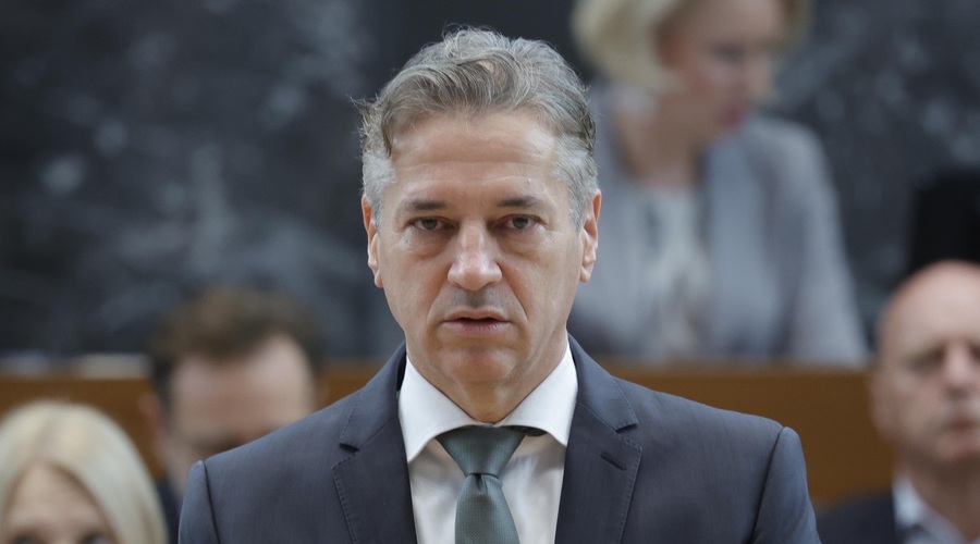 Rezultati ankete razkrivajo: ocena dela vlade in podpora Svobodi navzgor, SDS v vodstvu (foto: Bobo)