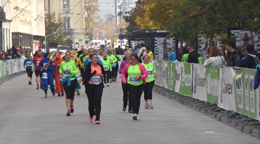 Ljubljano bodo konec tedna zavzeli tekači: preverite, kje bodo zaprte ceste (foto: Bobo)