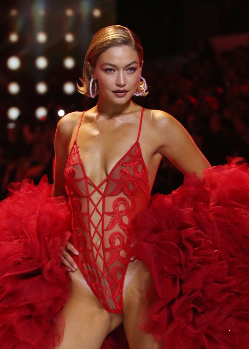 Gigi Hadid na letošnji modni reviji Victoria's Secret.