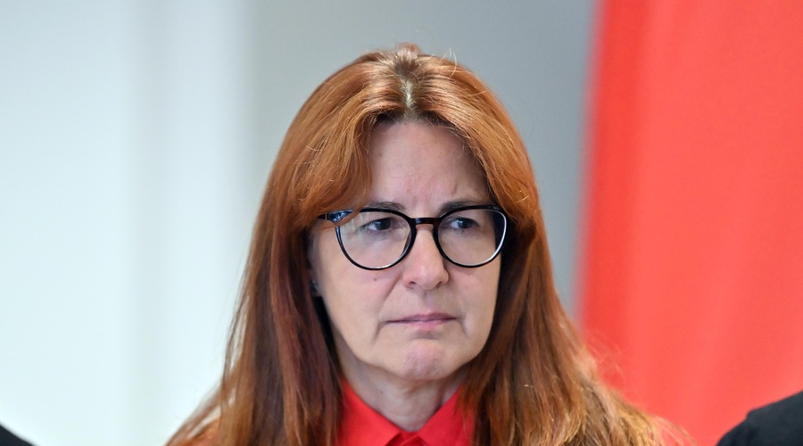 Zakaj prav nič ne gre po načrtih?! Ministrica na terenu preverja zaplete pri prenovi sodne stavbe (foto: Igor Kupljenik /Bobo)