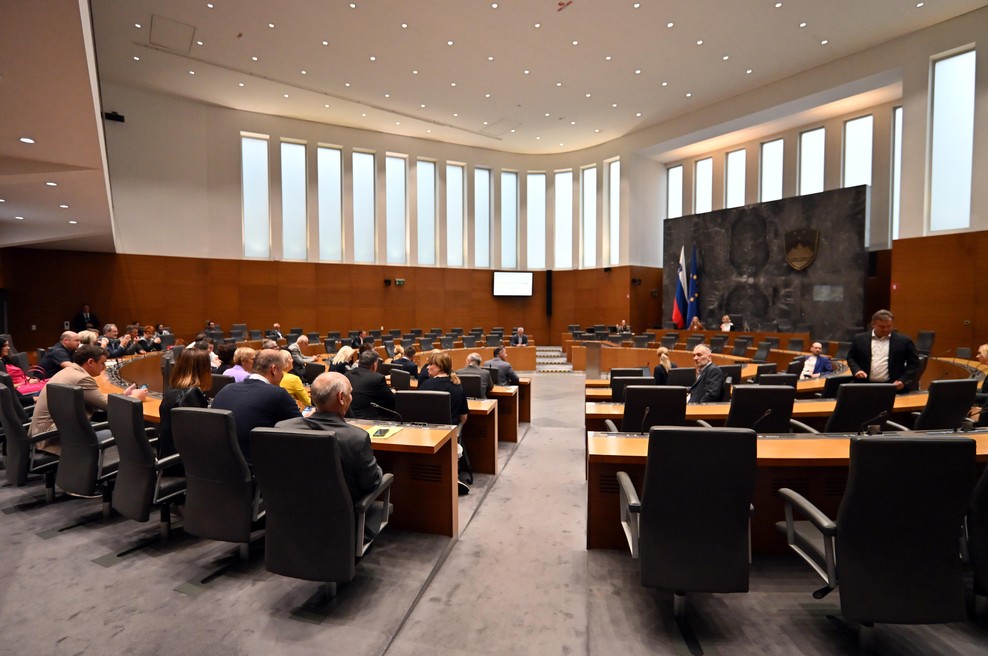 Ko celo poslanci in poslanci ostanejo brez besed: minuta molka v državnem zboru (foto: Igor Kupljenik /Bobo)