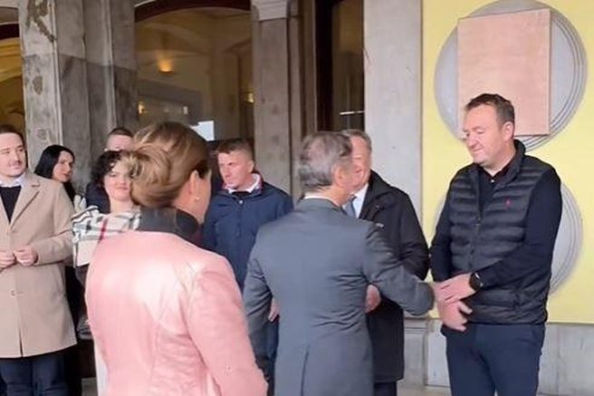 Robert Golob zelezniska postaja slovesnost
