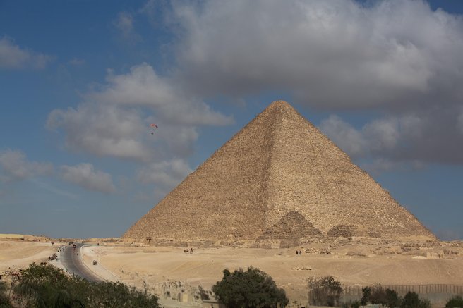 živali pes Giza piramide padalec