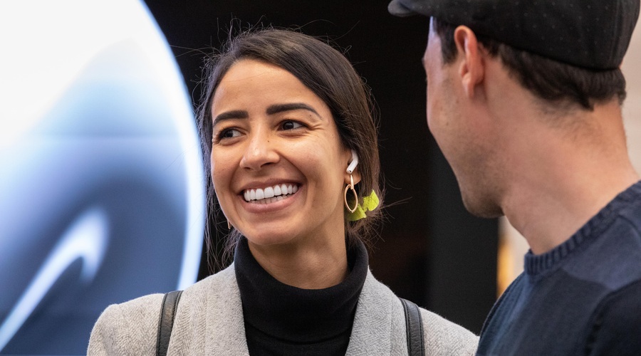 Bodo slušalke AirPods v prihodnje znale prepoznavati težave s srcem? (foto: Apple, Inc.)