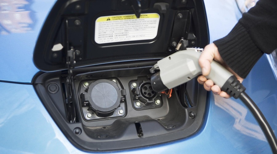 Na evropskih cestah se je število električnih avtomobilov v desetih letih povečalo 88-krat (foto: Profimedia)
