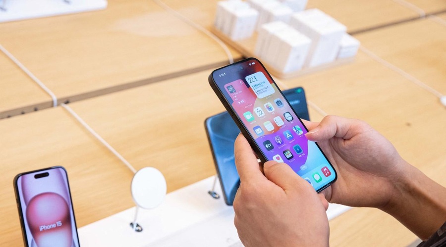 Skrita funkcija na iPhonu, ki omogoči, da vse ikone pobarvate v želeni barvni odtenek (foto: Profimedia)