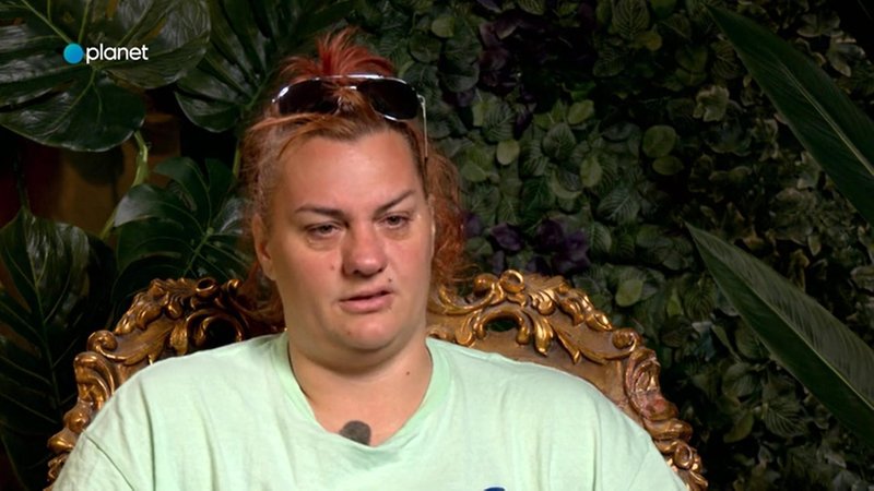 Adriana pravi, da je za kategorijo višje.
