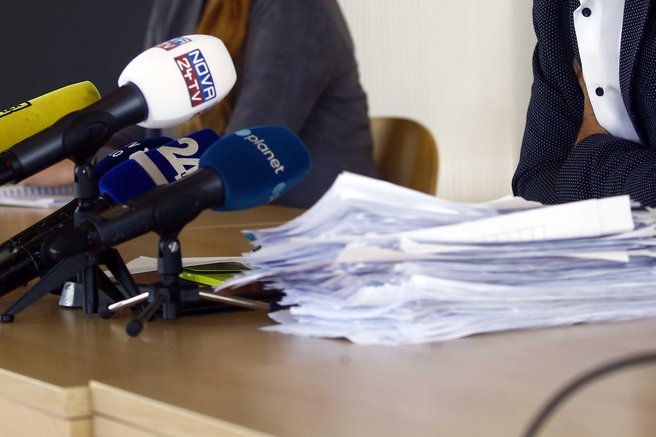 nova24 mikrofon tiskovna konferenca