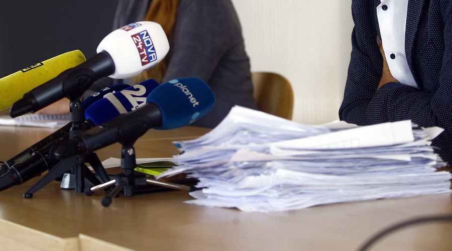 Bizarna praksa Nove24TV: nekateri tako plačujejo elektriko, drugi pa financirajo medijsko hišo (foto: Borut Živulović/Bobo)