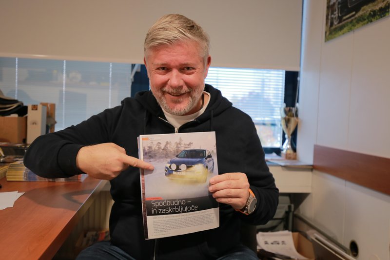 Blaž Poženel, odgovorni urednik AMZS Motorevije, ki sodeluje tudi pri testih pnevmatik, ki jih AMZS izvaja v sodelovanju z drugimi avtomobilskimi klubi.