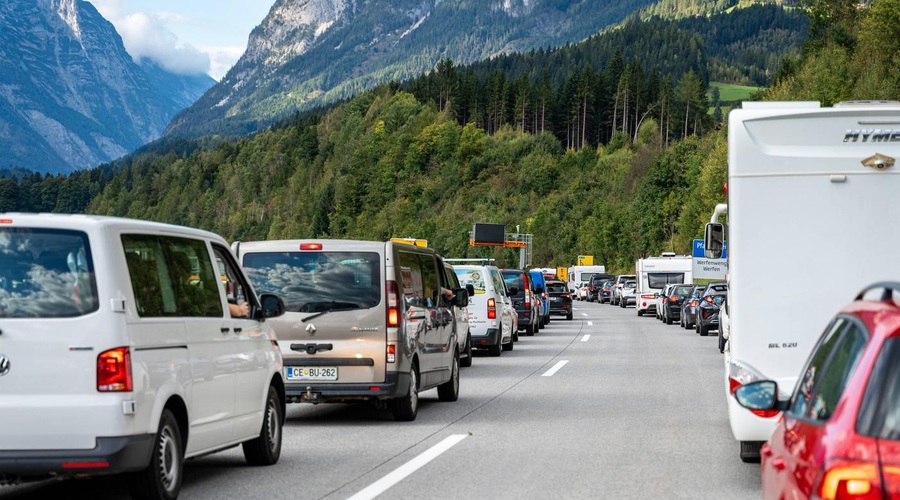 Štajerska avtocesta je normalno prevozna: še vedno nastajajo zastoji (kje je možen obvoz?) (foto: Profimedia)