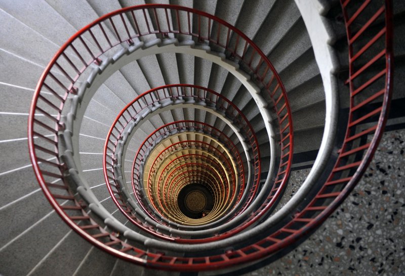 Za takratne graditelje je bila umestitev spiralnega stopnšča priložnost, da pokažejo svojo inovativnost v oblikovanju notranjosti stavb.