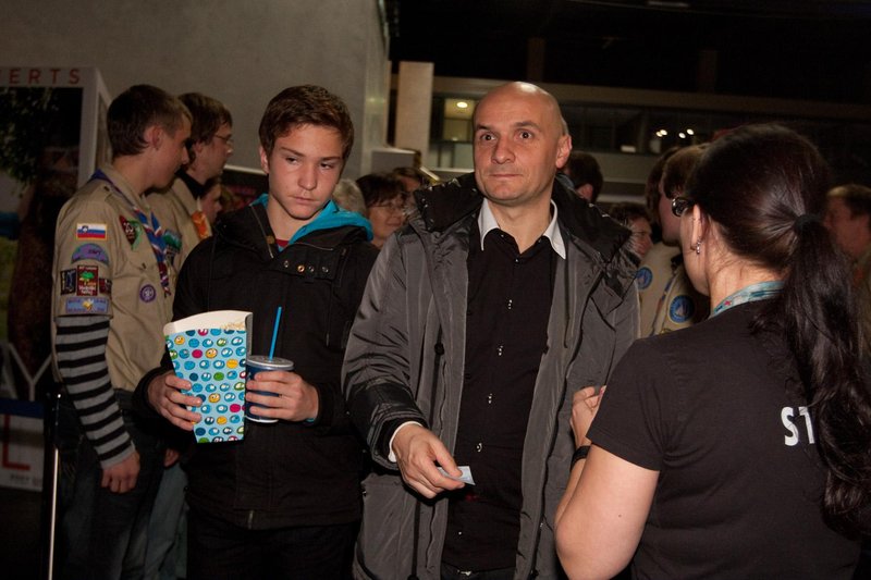 Branko Čakarmiš in njegov sin Jakob leta 2010 na premieri filma Gremo mi po svoje.