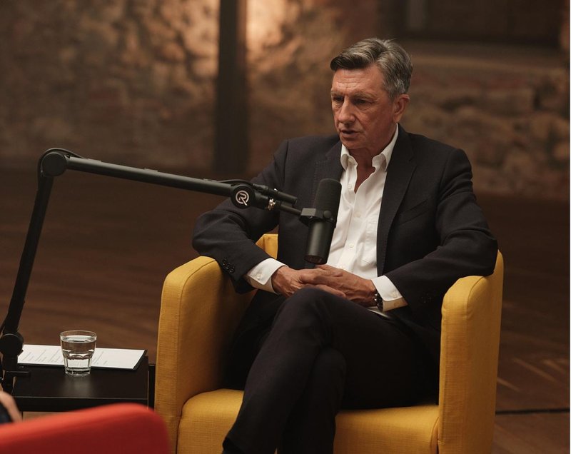 Borut Pahor je sogovornico spodbudil, naj opiše njej tako ljub otok Tahuato.