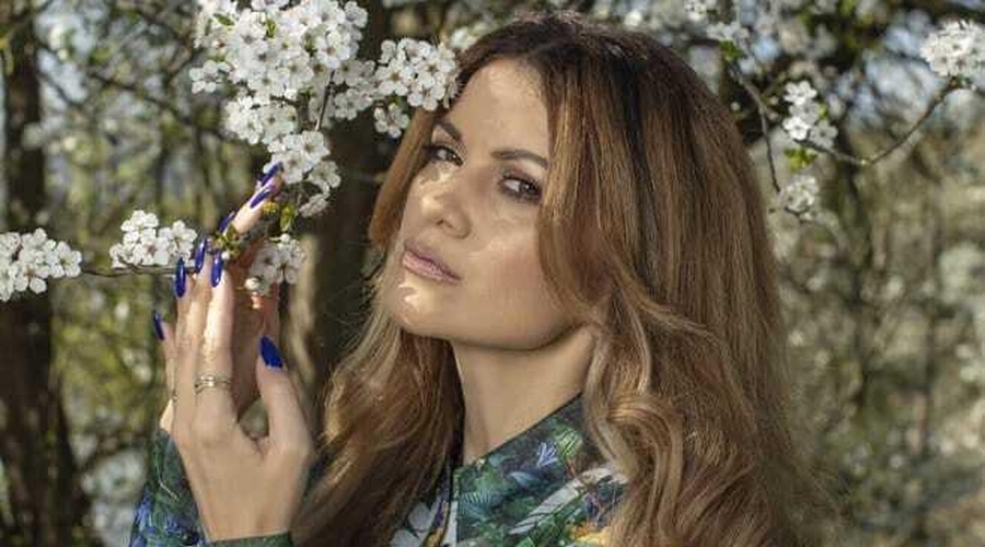 Nina Osenar Kontrec presenetila z razkritjem, zakaj ne nosi svile (foto: Facebook/Nina Osenar Kontrec)