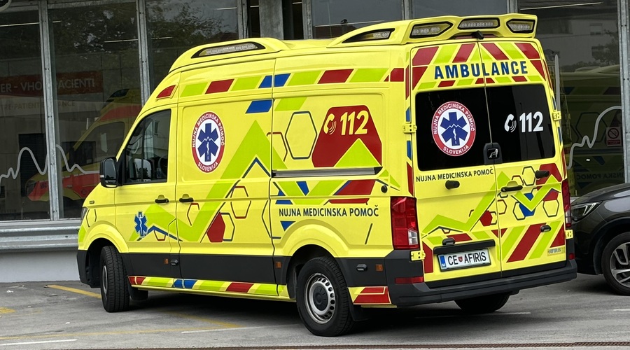 Incident v Zagorju ob Savi: ženska z ostrim predmetom huje poškodovala partnerja (foto: Uredništvo)