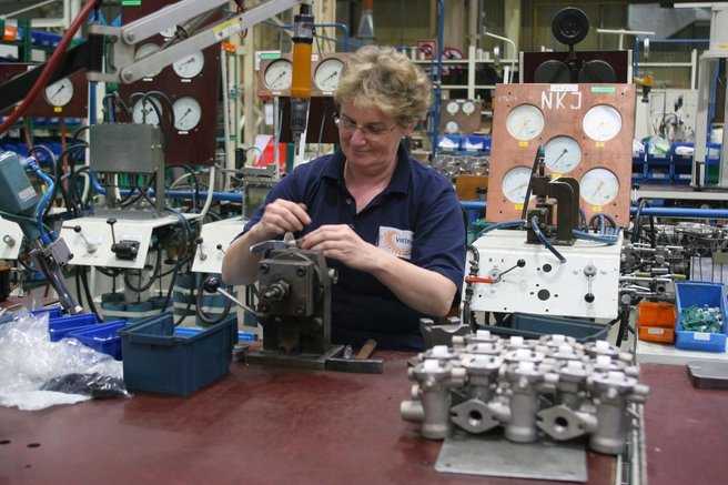 avtomobilska industrija tovarna delavka
