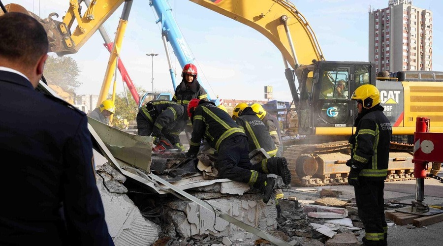 Devetletna Tina in njena sestrica Sara sta z dedkom čakali na vlak, ko se je zgodila tragedija: "Nestrpno smo ju čakali ..." (foto: Profimedia)