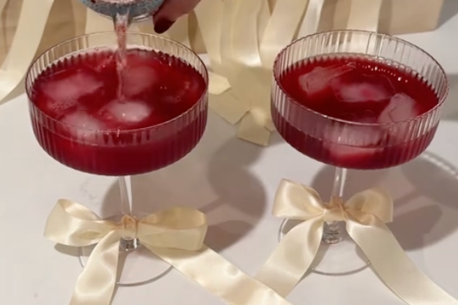Adijo, gin tonic in aperol spritz: to so koktajli za zimske mesece, ki se jim ne boste mogli upreti