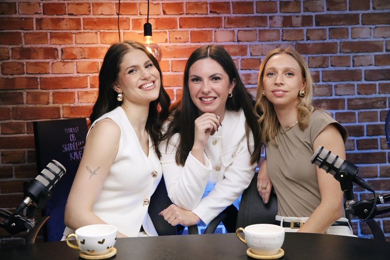 Lia Zuljan, voditeljica Živa Avžner in Milena Gasparin
