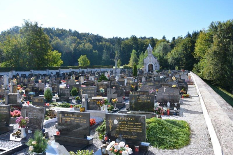 Trenutno na pokopališču v Smledniku skorajda ni več prostih grobnih mest.