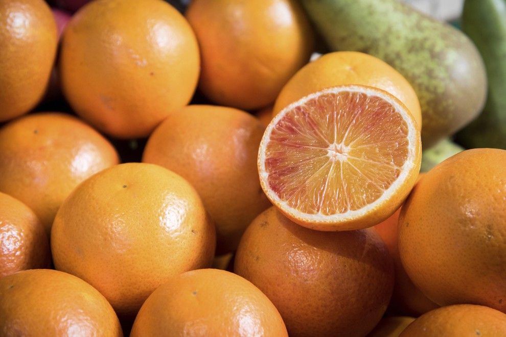 CITRUSI Med priporočljivimi živili za srce so tudi citrusi, kot so pomaranče, limone ali grenivke. Citrusi so bogati z vitaminom …