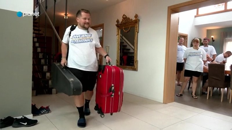 Denis je domov odšel nasmejan.