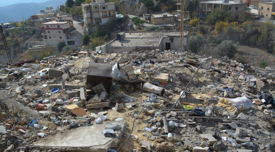Izrael z letali napadel vas v Libanonu in ubil 20 ljudi, med njimi tri otroke (foto: Profimedia)