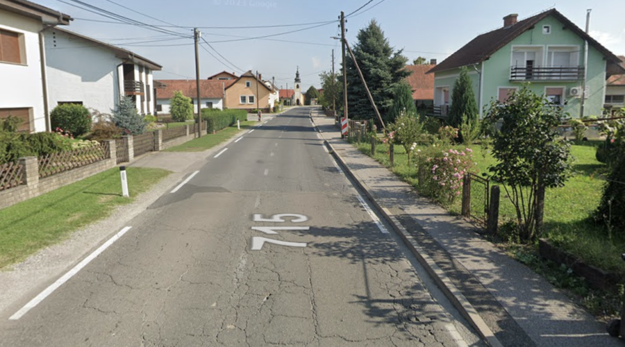 V majhnem slovenskem kraju že od 2017 opozarjajo na nevarno cesto: se bo končno kaj premaknilo? (foto: Google Street View/posnetek zaslona)