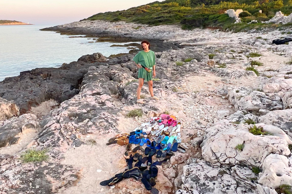 Slovenka odšla na morje in z družino očistila obalo: njena imenitna zgodba prejela odmevno nagrado (VIDEO) (foto: Instagram)