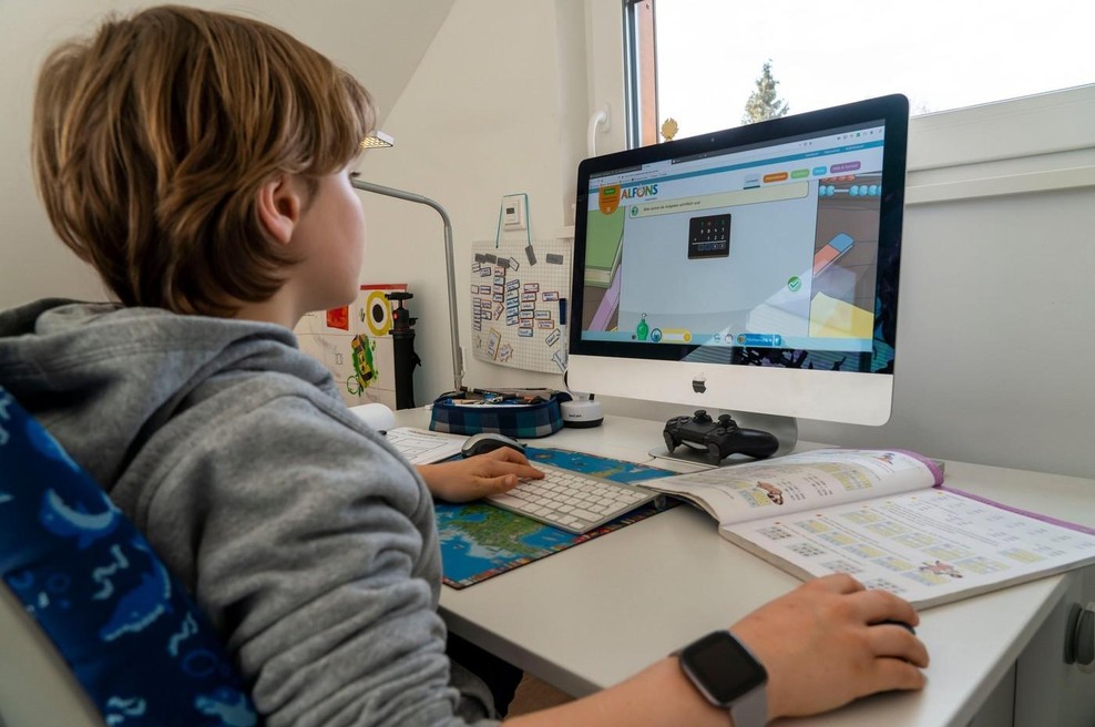 Slovenski učenci v digitalnem svetu na repu naprednih držav (foto: Profimedia)