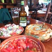 Skopje hrana pita spinacna pita grska solata