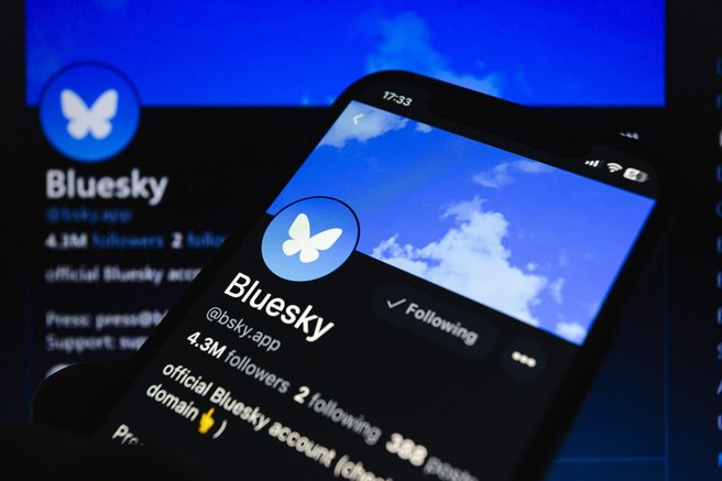 Uporabniki omrežju X obrnili hrbet in odšli na Bluesky (kaj sploh je Bluesky?)