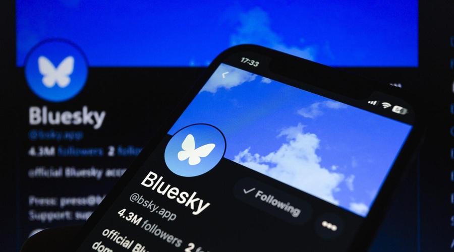 Uporabniki omrežju X obrnili hrbet in odšli na Bluesky (kaj sploh je Bluesky?) (foto: Profimedia)