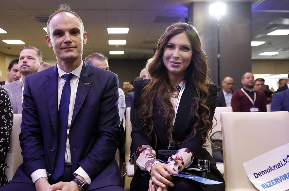 Za ustanovitev nove poslanske skupine je potreben še en ključen korak (foto: Borut Živulovič/Bobo)