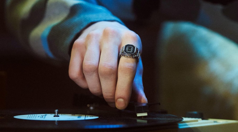 Ljudi je obnorel prstan v obliki retro Casio ure – prednaročila so eksplodirala (VIDEO) (foto: Casio)