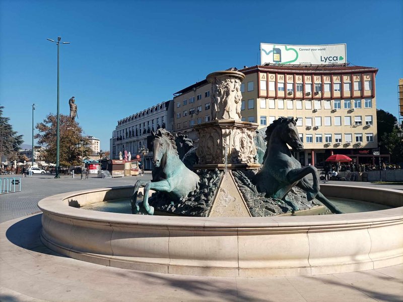 Kljub milijonskim investicijm, namenjenim izboljšanju turistične privlačnosti, je Skopje danes destinacija, ki deli turiste.