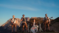 Fehtarji skupina videospot Gorenjska ljubljena