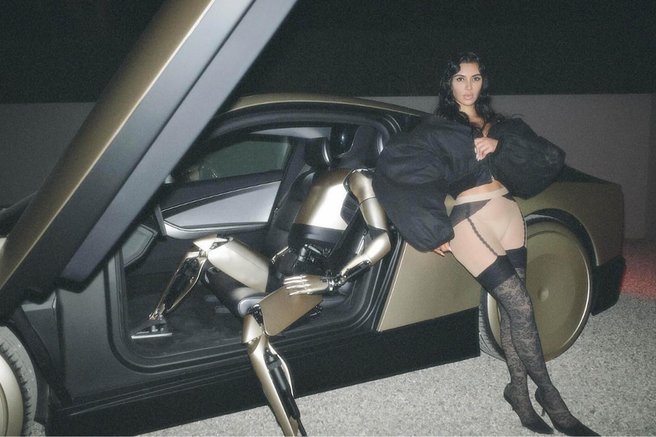 Poglejte, kako je Kim Kardashian spoznala robota Tesla Optimus (VIDEO)