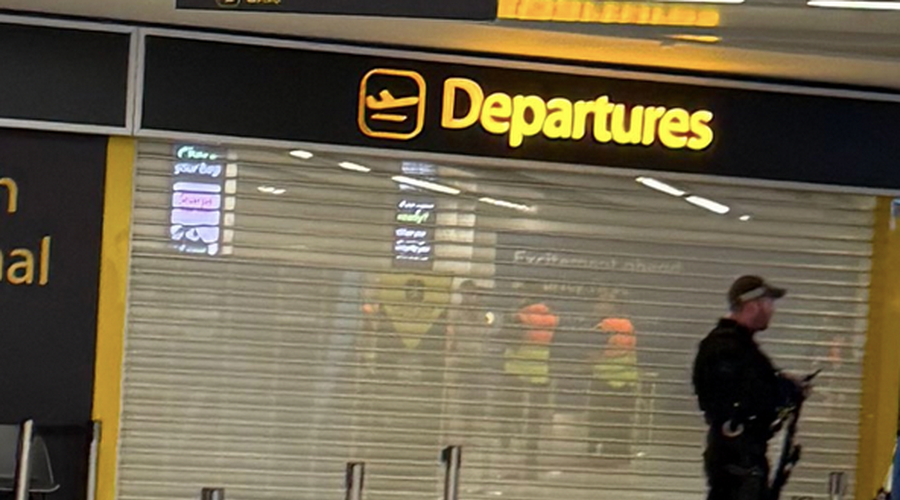 Zaradi varnostnega incidenta zaprli terminal znanega letališča (foto: Twitter/GabrieleLecceIT)