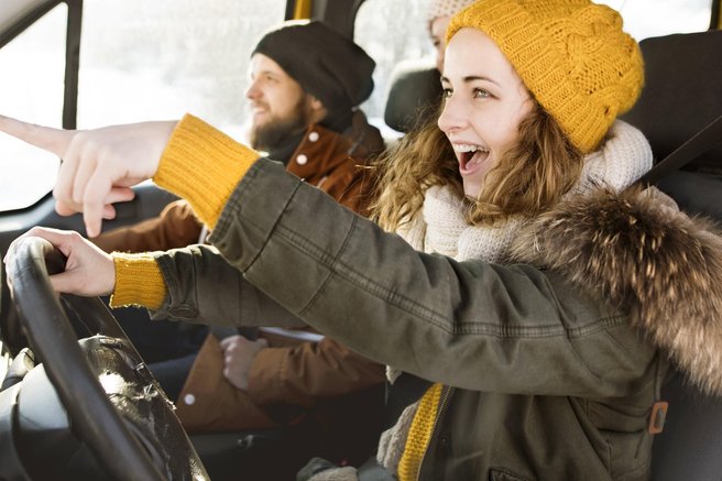 Vožnja v zimski jakni, šalu in rokavicah vam lahko prinese visoko kazen
