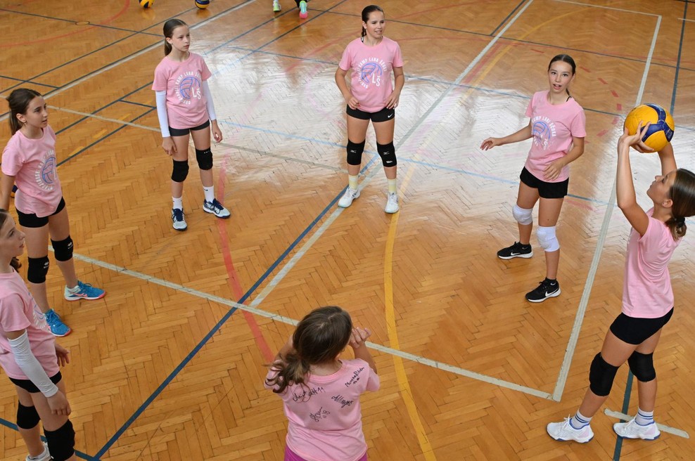 Našli rešitev za bovške učence: športno vzgojo bodo vendarle lahko imeli tudi pozimi (čeprav je nova športna dvorana nefunkcionalna) (foto: Žiga Živulovič jr./Bobo)