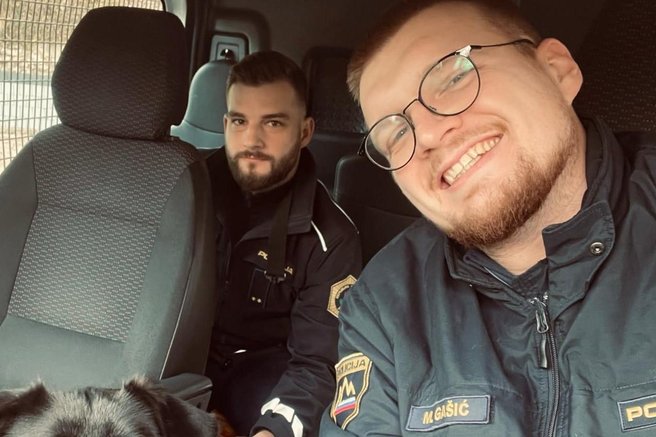 Slovenski policisti imajo res veliko srce: rešili so ubogo žival, ki je bila povsem premražena (FOTO)