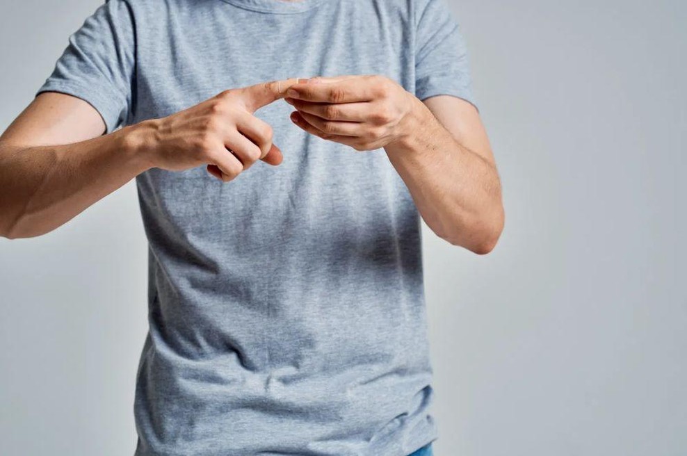 Kladivasti prsti – Poškodba »Mallet finger« (foto: promocijska fotografija)
