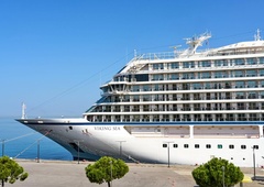 Prizori s križarke, da te kap: obtičali so v Dubaju, a se ne pustijo motiti, žurirajo tako, kot da je vse čisto po starem