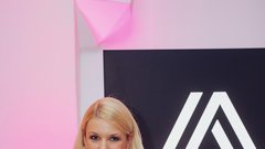 Pokukajte v dogajanje najbolj glamuroznega dogodka leta: razkrivamo fotografije slovenske smetane na (za javnost zaprti) zabavi