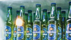 Pokukajte v dogajanje najbolj glamuroznega dogodka leta: razkrivamo fotografije slovenske smetane na (za javnost zaprti) zabavi