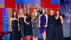Pokukajte v dogajanje najbolj glamuroznega dogodka leta: razkrivamo fotografije slovenske smetane na (za javnost zaprti) zabavi