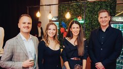 Pokukajte v dogajanje najbolj glamuroznega dogodka leta: razkrivamo fotografije slovenske smetane na (za javnost zaprti) zabavi